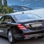 Image of the Mercedes S class that passes near the lake and that we use for our services