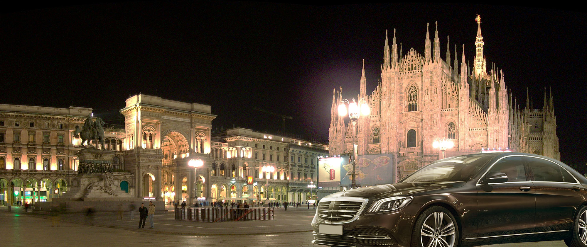 Photo of the Milan cathedral with one of the machines used for our services in the foreground